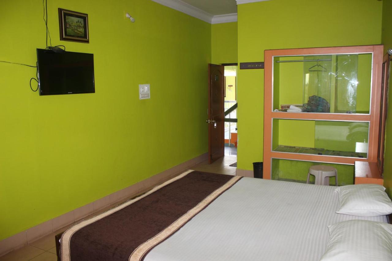 Hotel Lake Queen Rambha Bagian luar foto