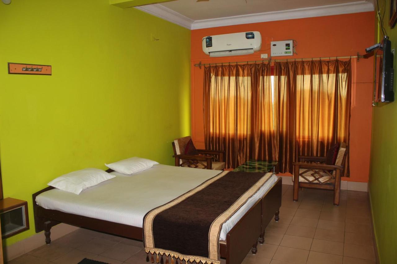 Hotel Lake Queen Rambha Bagian luar foto