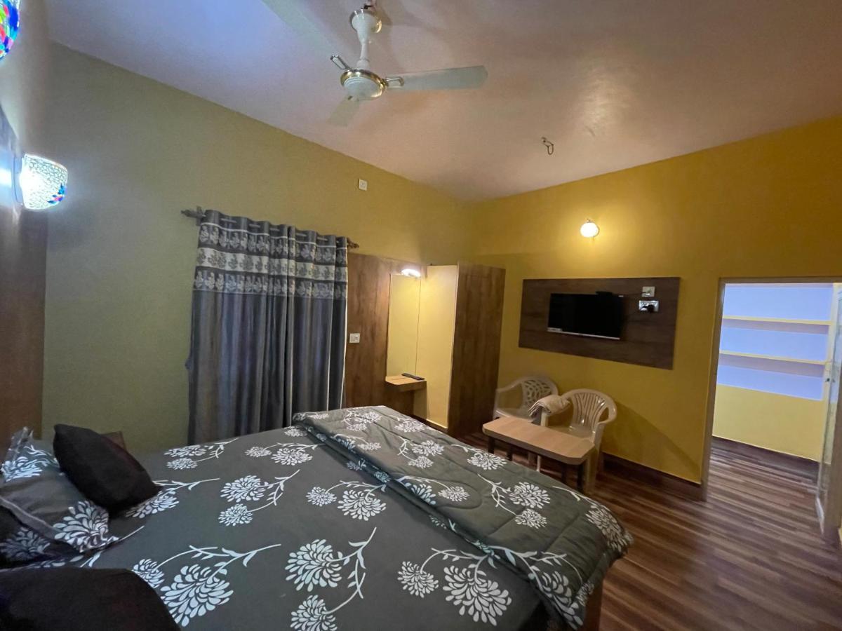 Hotel Lake Queen Rambha Bagian luar foto